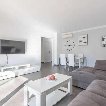 Del Mar Villa *